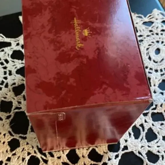 1997 hallmark collector series Barbie ornament - Picture 4 of 10